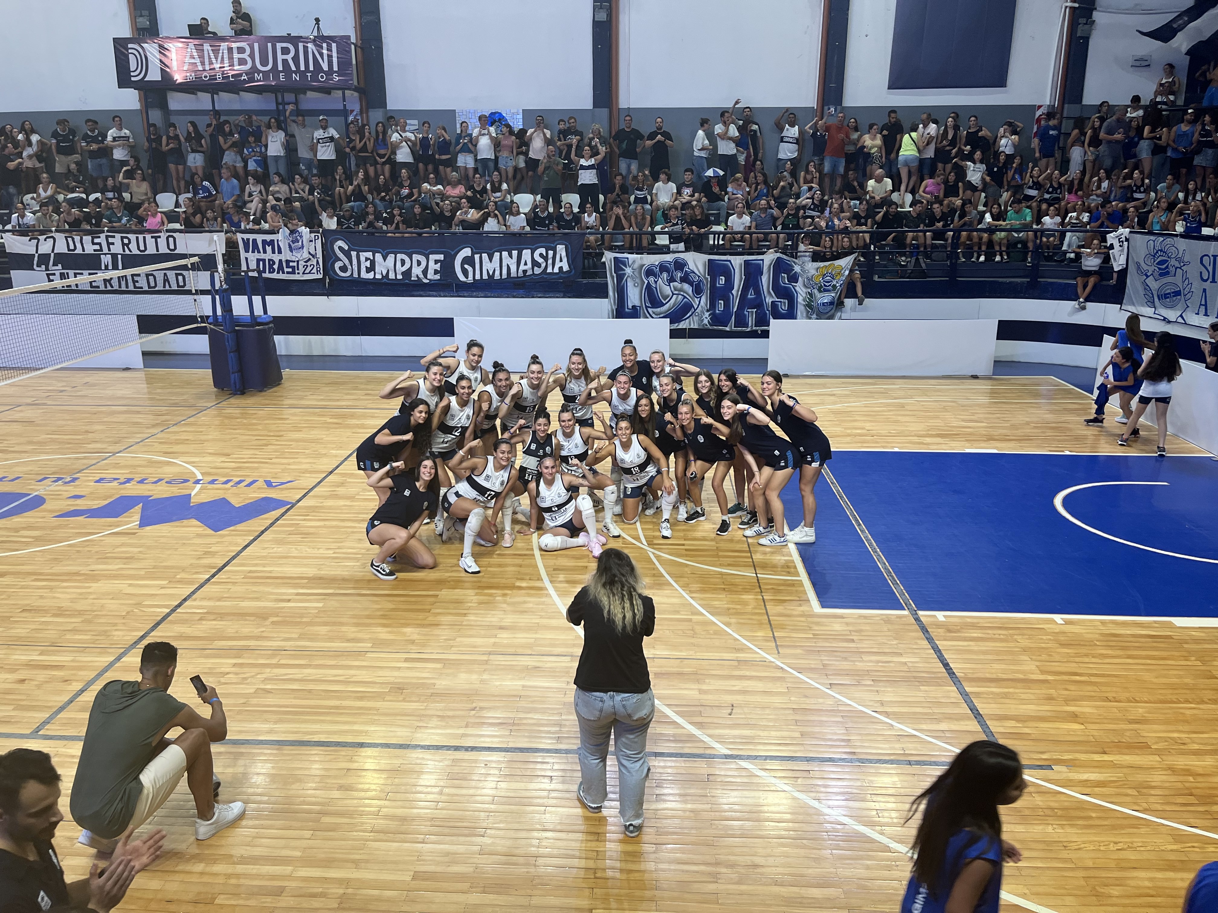Legado Gimnasista en partido de vóley - Foto 1